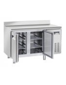 Tavolo refrigerato 2 porte con alzatina, in acciaio inox AISi 304, refrigerazione ventilata - cm 136x70x96h