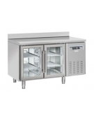 Tavolo refrigerato 2 porte a vetri con alzatina, in acciaio inox AISi 304, refrigerazione ventilata - cm 136x60x96h