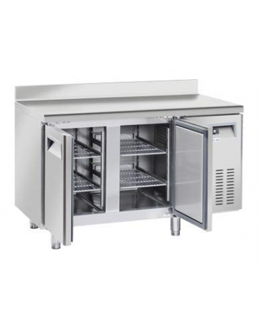 Tavolo refrigerato 2 porte con alzatina, in acciaio inox AISi 304, refrigerazione ventilata - cm 136x60x95h