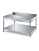 TAVOLO INOX AISI 304 CON 1 RIPIANO INFERIORE E ALZATINA, ANGOLO RAGGIATO SU 1 FRONTE, BORDO H 60 MM - CM. 140X80X87H