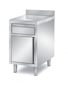 TAVOLO ARMADIATO INOX AISI 304 CON 1 ANTA A BATTENTE E 1 CASSETTO, CON ALZATINA, ANGOLO RAGGIATO SU 1 FRONTE - CM. 50X80X87H