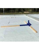 Impianto in acciaio bussola tridimensionale, adatto anche per il beach-tennis, dotato di 6 pali in legno.