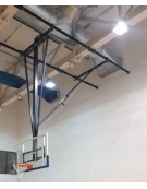 Impianto basket mobile a soffitto, tabellone in legno.