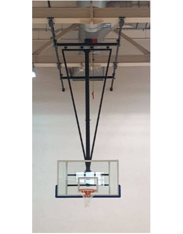 Impianto basket mobile a soffitto, tabellone in legno.