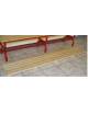 Pedana poggiapiedi a listoni di legno verniciato lunghezza 2 m per spogliatoi.