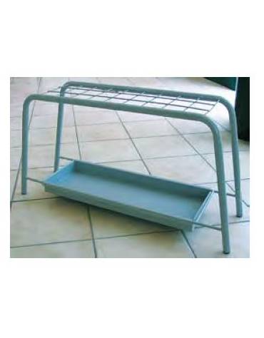 Portaombrelli in acciaio verniciato, con vaschetta raccogli-acqua, capacità 27 posti. Colore standard grigio chiaro.