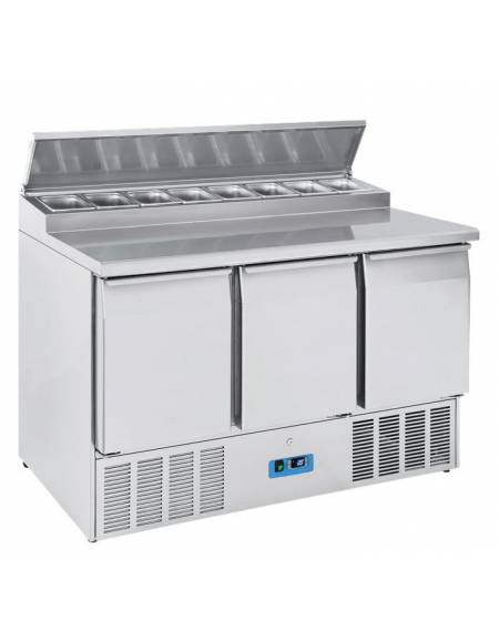 Saladette refrigerata inox, 3 sportelli GN con top sandwich e vano per 8 vaschette GN 1/6 - temp. +0°/+8°C - cm 136,5x70x100,5h