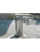 Fontanella doppia in acciaio inox con struttura portante cilindrica. Da tassellare - cm 90x80h