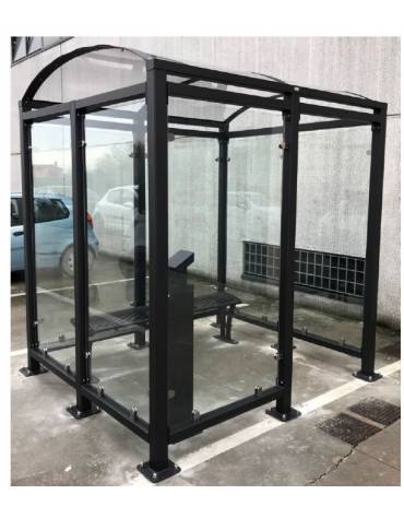 Pensilina in acciaio zincato verniciato, pareti in vetro, tetto in policarbonato, mezza anta frontale. Chiusa su 3 lati - cm 200