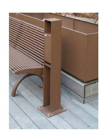 Spegnisigarette realizzato in acciaio zincato e verniciato. Da tassellare. cm 15,3x13,5x100h