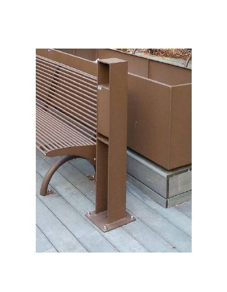 Spegnisigarette realizzato in acciaio zincato e verniciato. Da tassellare. cm 15,3x13,5x100h