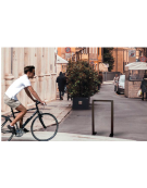 Portabici singolo realizzato in acciaio zincato e verniciato, senza traverso. Da inghisare - cm 90x120h