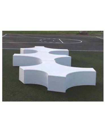 Panchina monoblocco in cemento di particolare forma, senza schienale - totalmente levigata - cm 180x230x45h
