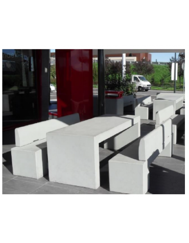 Set in cemento composto da tavolo + 2 panchine con schienale - totalmente levigata - trattamento antigraffiti - cm L. 220