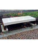 Panchina con supporti in acciaio zincato e verniciato, seduta in graniglia di marmo - trattamento antigraffiti -cm 200x74,5x40h 