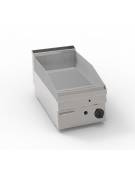 Fry top a gas da banco, 4 kw, piastra liscia cromata, consumo gas 0,42 m³/h - sup. di cottura cm 34,6x56,4  - dim. 35x65x28h Fry top a gas da banco, 4 kw, piastra liscia cromata, consumo gas 0,42 m³/h - sup. di cottura cm 34,6x56,4  - dim. 35x65x28h