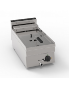 Friggitrice elettrica da banco, Lt 8, 1 vasca con elementi riscaldanti basculanti - potenza totale kw 7,5 trifase - cm 35x65x28h