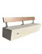 Panchina inclinata in cemento calcestruzzo colore Bianco pietra - schienale in legno esotico - cm 200x60x80h - Conforme ai CAM