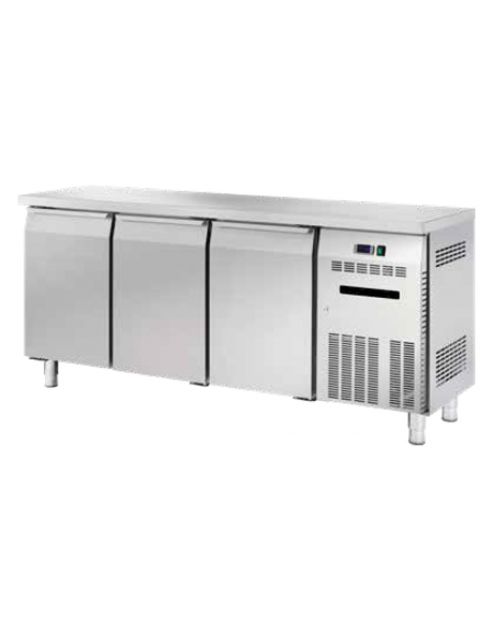 Banco refrigerato ventilato in acciaio inox con 3 porte, profondità cm 60 - Temp. 0/+8°C - Lt 331- Classe C - cm 180x60x85h