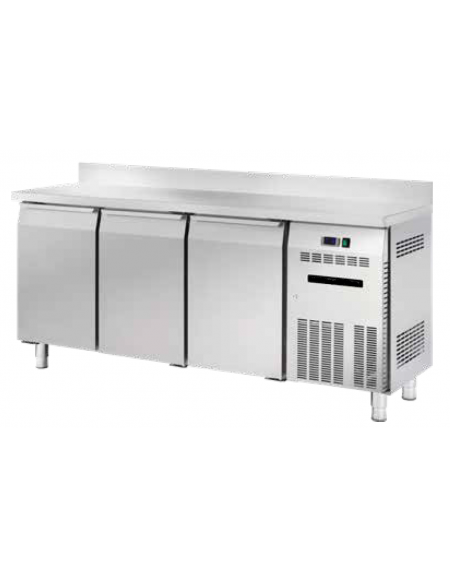 Banco refrigerato ventilato 0/+8°C, acciaio inox, 3 porte e alzatina, profondità cm 60 - Lt 331- Classe C - cm 180x60x85h