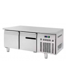 Banco refrigerato ventilato in acciaio inox con 2 porte, altezza cm 65 - Temp. 0/+8°C - Lt 171 - Classe C - cm 135x70x65h