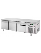 Banco refrigerato ventilato in acciaio inox con 3 porte, altezza cm 65 - Temp. 0/+8°C - Lt 264 - Classe C - cm 180x70x65h