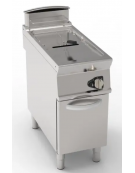 Friggitrice a gas Lt 17 su mobile - 1 vasca con fondo a "V" da cm 33x42x47h - potenza totale 16,5 kw - cm 40x90x90h