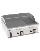 Fry top a gas da banco, 14 kw, piastra 2/3 liscia e 1/3 rigata cromata spazzolata - zona di cottura cm 74,8x56,4 - cm 80x70x28h Fry top a gas da banco, 14 kw, piastra 2/3 liscia e 1/3 rigata cromata spazzolata - zona di cottura cm 74,8x56,4 - cm 80x70x28h
