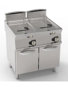Friggitrice a gas freestanding, 2 vasche con scambiatori di calore, cm 14x34,2x30,5h - 13+13lt - cm tot. 80x70x90h Friggitrice a gas freestanding, 2 vasche con scambiatori di calore, cm 14x34,2x30,5h - 13+13lt - cm tot. 80x70x90h