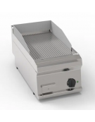 Fry-Top elettrico da banco, 1 zona cottura, piastra rigata cm 34,6x56,4, pot. totale Kw 3,9 trifase - cm 35x70x28h