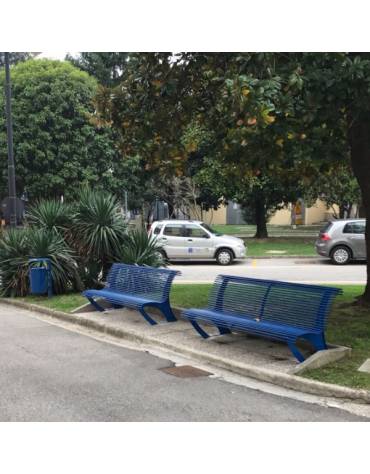 Panchina di particolare forma ergonomica zincata e verniciata - cm 200x72,7x81,1h