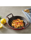 Tegame tondo in ghisa con supporto a servire in legno di faggio - 1-2 porzioni - lt. 0,44 - Diametro Ø cm 16