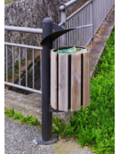 CCestino portarifiuti a forma cilindrica con doghe in legno di pino e coperchio, da tassellare - cm 39x53,2x117,5h