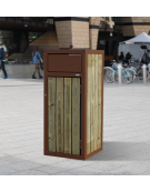 Cestino di forma quadra con porta, realizzato in acciaio zincato e verniciato ricoperto da doghe in legno - cm 55x55x130h