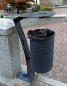 Cestino portarifiuti in acciaio zincato verniciato a forma cilindrica con posacenere - cm 43,6x61,2x109,3h