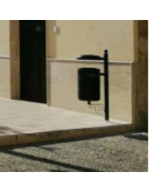 Cestino portarifiuti Lt 45 da inghisare, in acciaio zincato e verniciato, coperchio con spegnisigarette, cm 45,6x35x157,5h