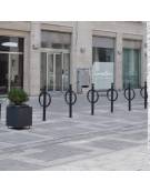 Portabici singolo realizzato in acciaio zincato e verniciato. Da tassellare - cm 57,8x105h