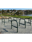 Barriera con piegatura a freddo di tubolare in acciaio mm Ø48 a forma di U rovesciato, con traverso - da tassellare - cm 80x80h