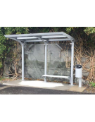Pensilina bus in acciaio verniciato, tetto in policarbonato alveolare trasparente, parete di fondo in vetro - cm 300,8x181x236,2