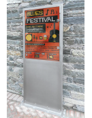 Bacheca monofacciale  in acciaio zincato e verniciato, con superficie espositiva anta in vetro -  Da tassellare - cm 90x204,3h