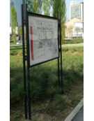 Bacheca bifacciale in acciaio zincato e verniciato, con pannelli cm 130x130. Da inghisare - cm 165,5x295h