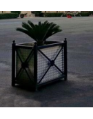 Fioriera zincata e verniciata di forma quadrata, dotata di fori di scolo - con contenitore in alluminio - cm 80x80x112,3h