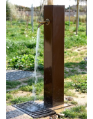 Fontana con struttura quadra in acciaio zincato e verniciato, con rubinetto in ottone e caditoia in ghisa - cm 15,2x70x100h