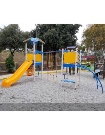 Villaggio 2 torrette (1 con tetto) con scivolo in polietilene , pertica , arrampicata orizzontale ,panchetta e pannello gioco tr