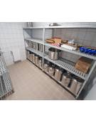 Scaffale per alimenti con montanti in alluminio e 4 ripiani forati in polietilene - cm 170x50x200h - Portata Kg 150 per piano