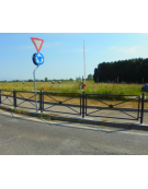 Barriera in tubolare acciaio zincato e verniciato con 2 supporti di testa da tassellare -  cm 217,6x111,7h