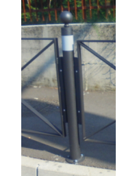 Barriera in tubolare acciaio zincato e verniciato - supporto di mezzo da tassellare - cm &Oslash;8x111,7h