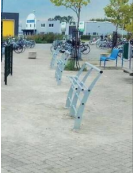 Barriera in acciaio zincato e verniciato con doppia funzione, protezione e seduta - cm 150x40,4x100h