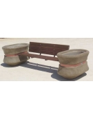 Panchina con schienale e seduta in legno fra 2 fioriere ovali in cemento colore Bianco travertino - cm 280x100x80h