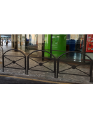Barriera transenna parapedonale con 2 montanti e 1 arco superiore in tubolare d’acciaio. Da inghisare - cm 120x131h